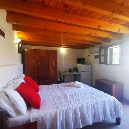 Kalypso Apartment Chalki Town Luaran gambar