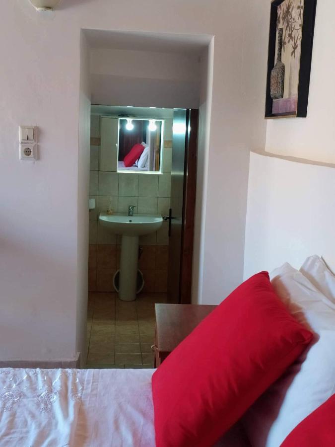 Kalypso Apartment Chalki Town Luaran gambar