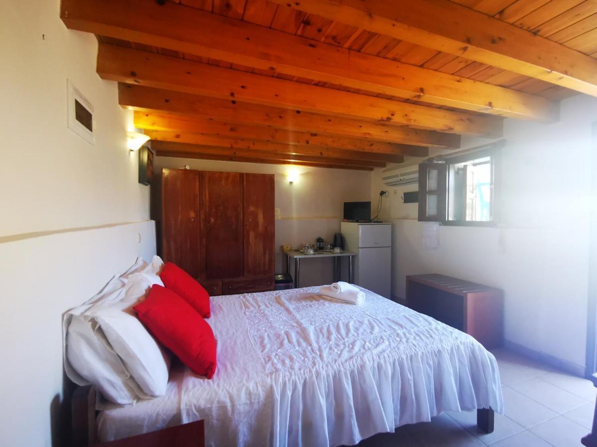 Kalypso Apartment Chalki Town Luaran gambar
